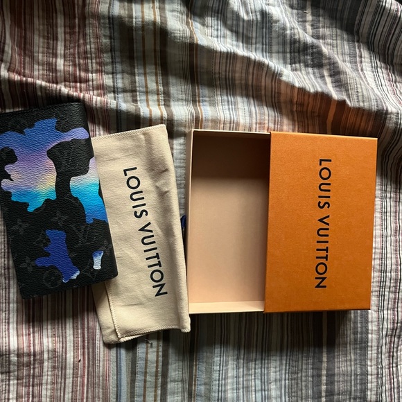 Men’s LV brazza sunrise monogram eclipse wallet - Picture 5 of 5